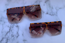 Load image into Gallery viewer, Mother and daughter sunglasses
