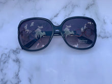 Load image into Gallery viewer, Vintage sunglasses
